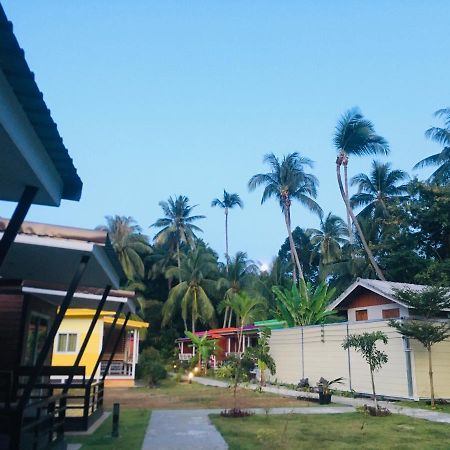 Phumiphat Resort Koh Mook Trang Exterior photo